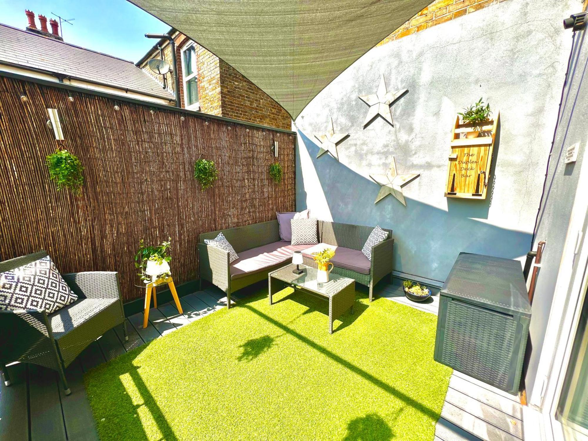 The Duplex Margate With Deck & Living Space Air Conditioning Εξωτερικό φωτογραφία